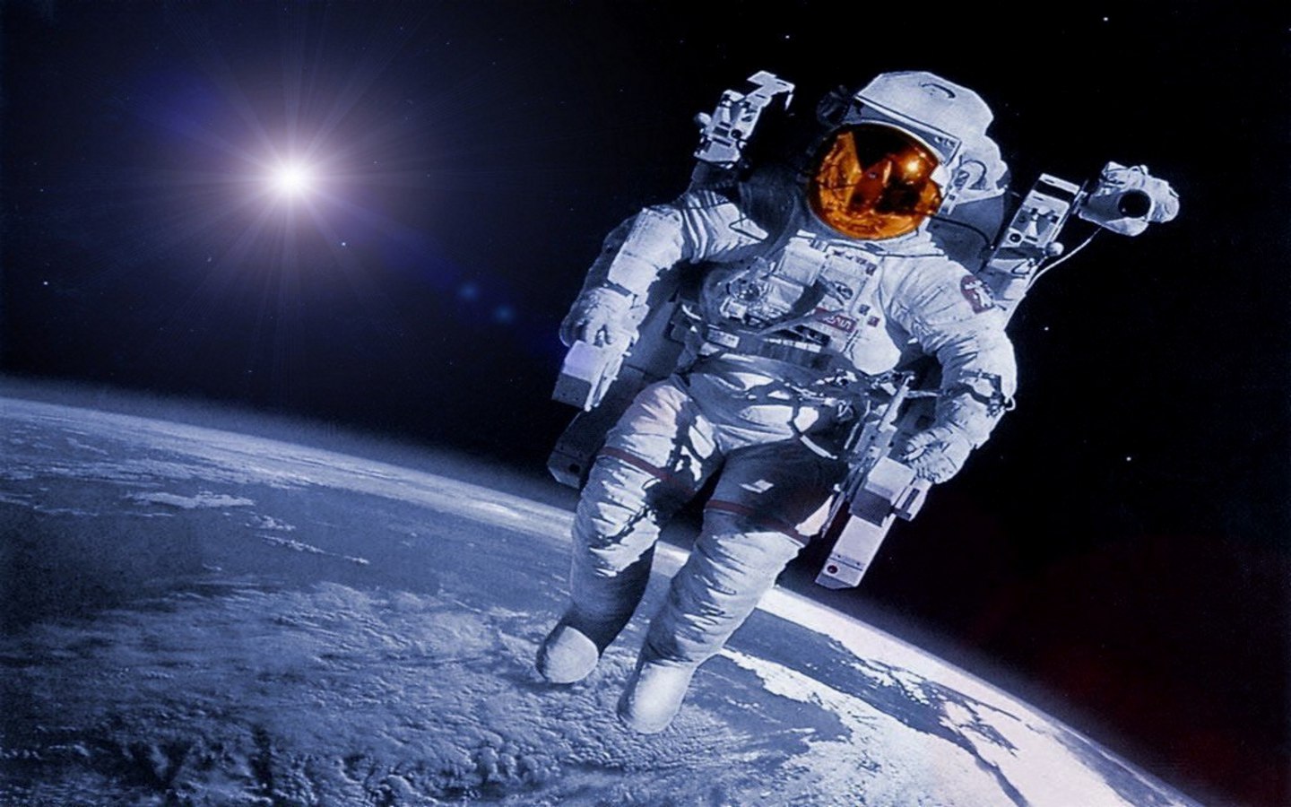 I TRE ASTRONAUTI - LEGGI - 31/03/2015