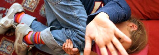ABUSI SU UN BIMBO DI 11 ANNI. IL PEDOFILO CONFESSA: ''PAGAVO I GENITORI'' - 15/02/2015