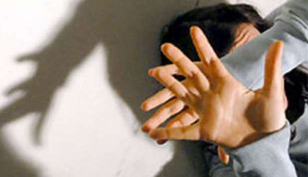ABUSI SU DUE BIMBE DI 3 E 9 ANNI, NONNO ARRESTATO. LA FIGLIA: 'STUPRAVA ANCHE ME' - 25/09/2012