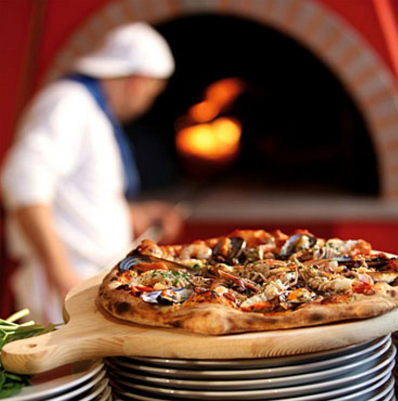 SERVONO 6000 PIZZAIOLI MA NESSUNO VUOLE LAVORARE NEL WEEK END - 18/04/2015