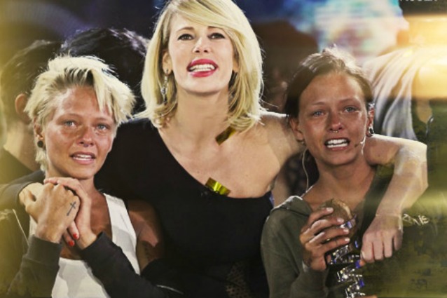 COLPI DI SCENA SENZA FINE DURANTE LA FINALE DE 'L'ISOLA DEI FAMOSI'. DOPO LA VITTORIA DE ''LE DONATELLA'' OGGI ANCORA UNA SORPRESA - 24/03/2015