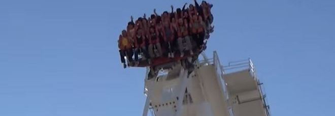 GARDALAND, LA NUOVA GIOSTRA SI INCEPPA ALLA PRIMA CORSA: PASSEGGERI SOSPESI E BLOCCATI - 29/03/2015