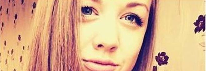 POSTA L'ULTIMO SELFIE SU FB E SI UCCIDE A 13 ANNI: NON ACCETTAVA LA SEPARAZIONE DEI GENITORI - 21/05/2015