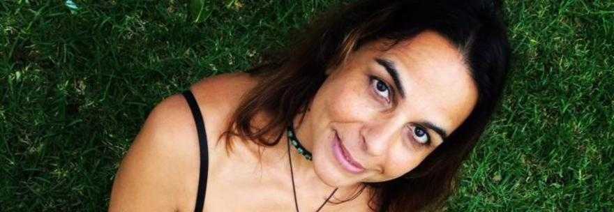 LA MAMMA ALLATTA AL SENO LA FIGLIA DI 6 ANNI. LA BIMBA: ''ECCO CHE SAPORE HA IL LATTE'' - FOTO - 26/05/2015
