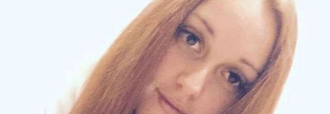 RESPIRA AFFANNOSAMENTE E POI CADE A TERRA: UCCISA A 21 ANNI DALLA PILLOLA CONTRACCETTIVA - FOTO - 26/05/2015