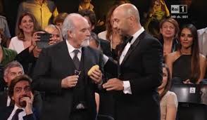 ANCORA SCINTILLE TRA STRISCIA E MASTERCHEF - RISSA SFIORATA IN TV: ''VAI A PELARE LE PATATE'' - 26/05/2015