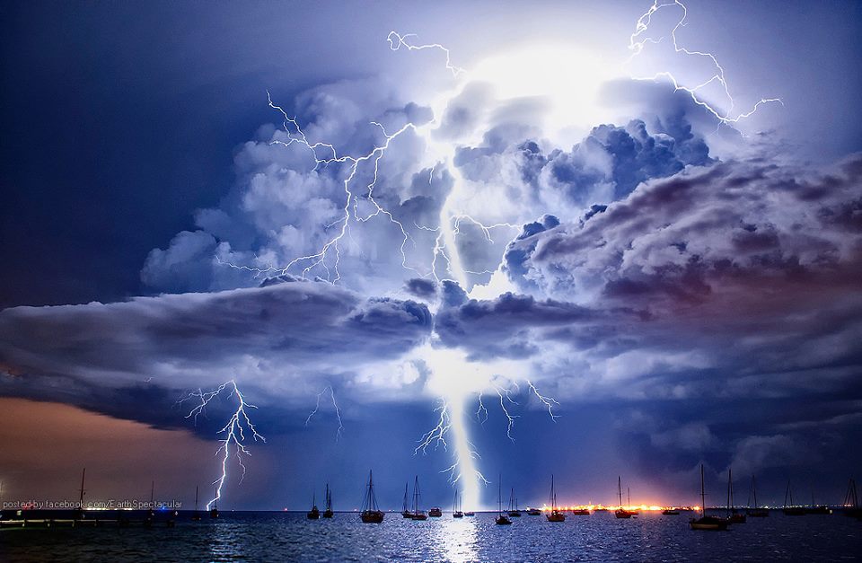 METEO PAZZO: SI ALTERNANO SOLE E TEMPORALI DURANTE LA GIORNATA. ECCO FINO A QUANDO - 08/06/2015
