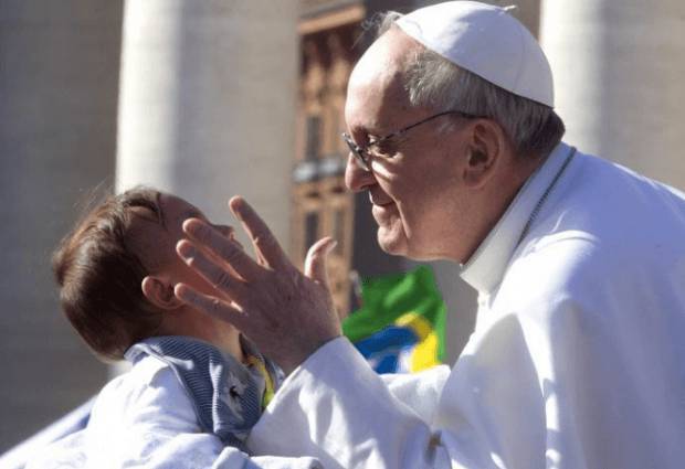 PAPA FRANCESCO DONA L'ELIPORTO DEL VATICANO ALL'OSPEDALE BAMBINO GESU' DI ROMA - 19/07/2015