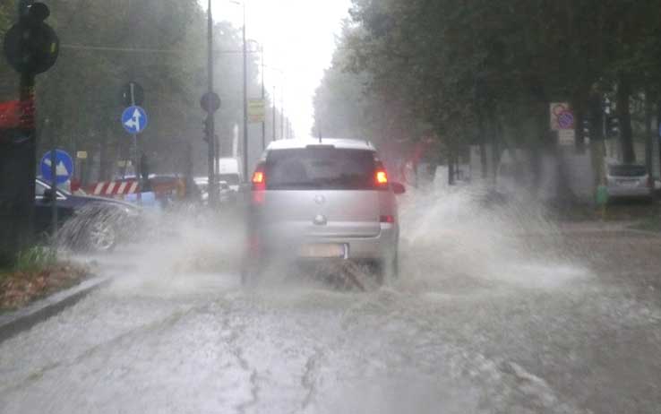 METEO: TRA POCHE ORE E' PREVISTO L'ARRIVO DELL'URAGANO ''JOAQUIN'' - ECCO QUALI ZONE COLPIRA' - 19/10/2015