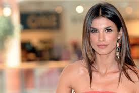 ECCO COM'E' ORA IL FISICO DI ELISABETTA CANALIS IN COSTUME SUBITO DOPO LA SUA GRAVIDANZA - FOTO - 26/10/2015