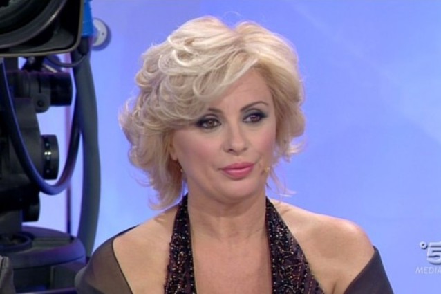 DOPO LA MORTE DEL PADRE TINA CIPOLLARI TORNA A ''UOMINI E DONNE'' IL SUO INGRESSO SPIAZZA TUTTI - 03/11/2015