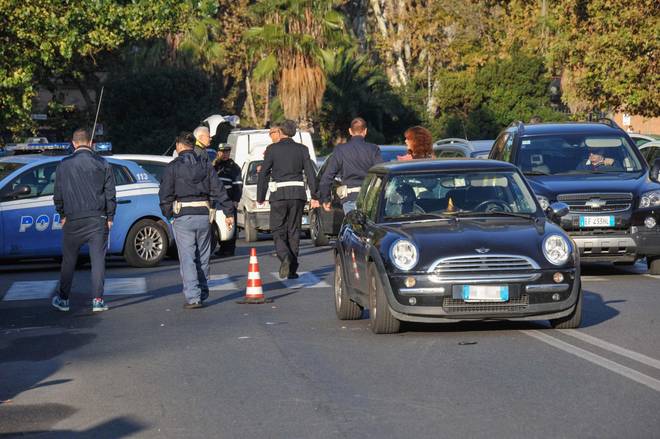 ROMA, RAGAZZA DI 15ANNI INVESTITA MENTRE ATTRAVERSA SULLE STRISCE: E' GRAVISSIMA - 09/11/2015