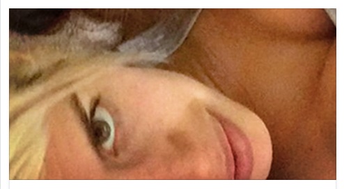 WANDA NARA, FOTO DOLCE CON LA FIGLIA MA MOSTRA INVOLONTARIAMENTE IL SENO - 11/11/2015
