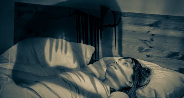 AVETE LA SENSAZIONE DI NON RIUSCIRE A MUOVERVI MENTRE DORMITE? ECCO COSA SIGNIFICA, TERRIFICANTE - 03/01/2016