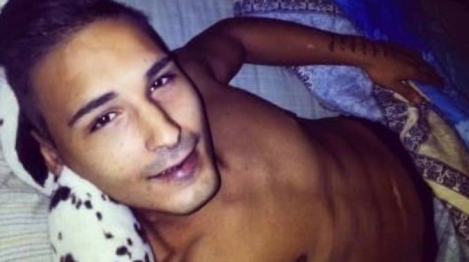 UCCIDE LA MADRE CON 9 COLTELLATE, POI UN ALTRO FOLLE GESTO - 04/01/2016