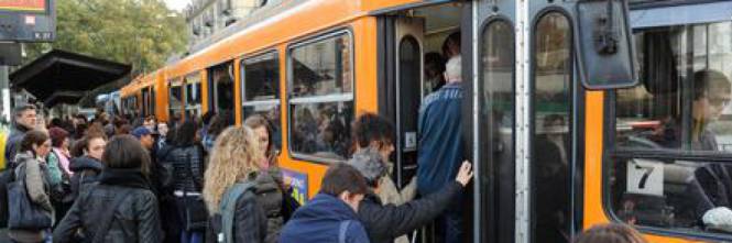 ''ALLAH AKBAR'' POI IL MAGREBINO SCATENA L'INFERNO NELL'AUTOBUS: UN CARABINIERE STESO A TERRA, POI LA FURIA - 25/01/2016