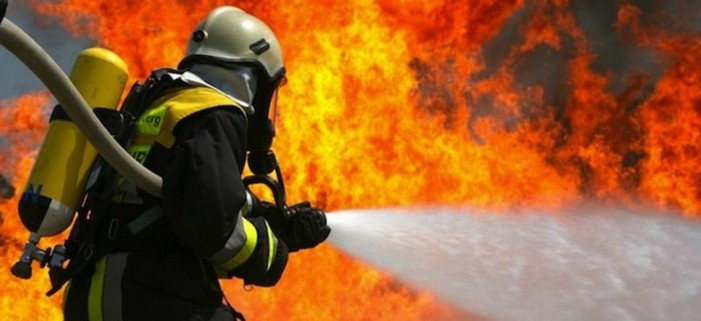 GROSSO INCENDIO A ROMA: GENTE RIVERSATA IN STRADA - ECCO COSA STA ACCADENDO - 02/02/2016
