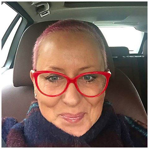 DOPO MESI DI LOTTA CONTRO IL CANCRO, CAROLYN SMITH SPIAZZA TUTTI: ''HO PRESO UNA DURA E DRASTICA DECISIONE'' - 03/02/2016