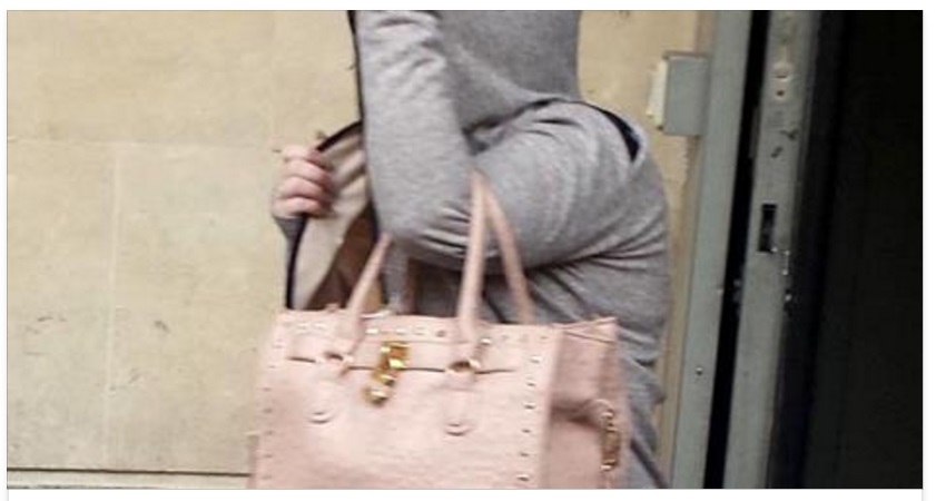 L'EX SI METTE CON UN'ALTRA, LEI PER VENDETTA GLI MANDA LA FOTO SHOCK DELLA FIGLIA - 23/04/2016