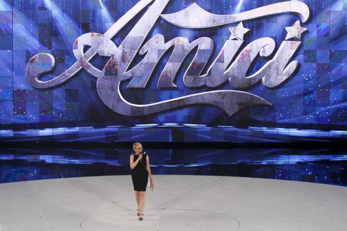 BRUTTO COLPO PER MARIA DE FILIPPI. LO SHOW DI AMICI E' ANNULLATO - 21/06/2016