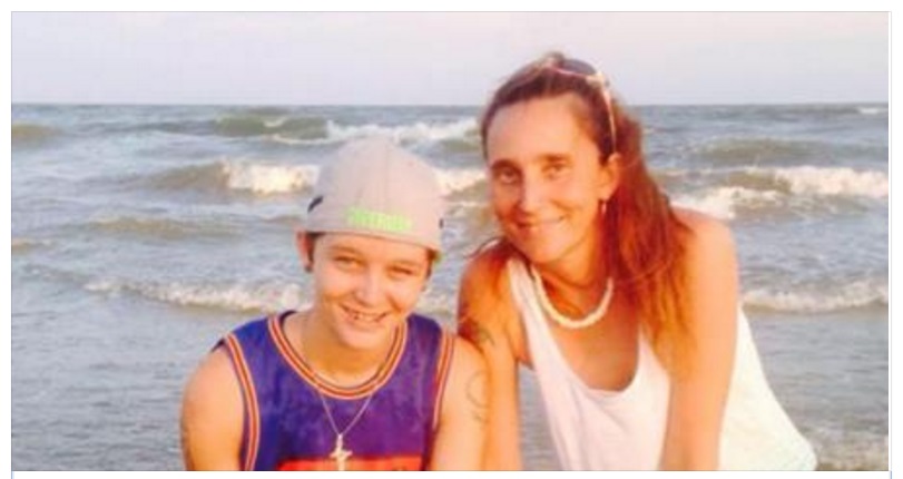 MADRE E FIGLIA SI SPOSANO: LA POLIZIA SCOPRE TUTTO E LE ARRESTA, ACCUSATE DI INCESTO - 08/09/2016