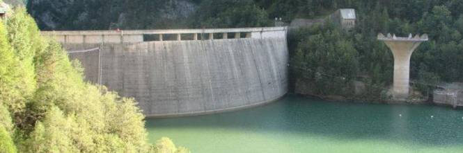 CINQUE STUDENTI DI INGEGNERIA MORTI PER UN SELFIE: VOLEVANO SALVARE L'AMICA SCIVOLATA NELLA DIGA - 18/09/2016