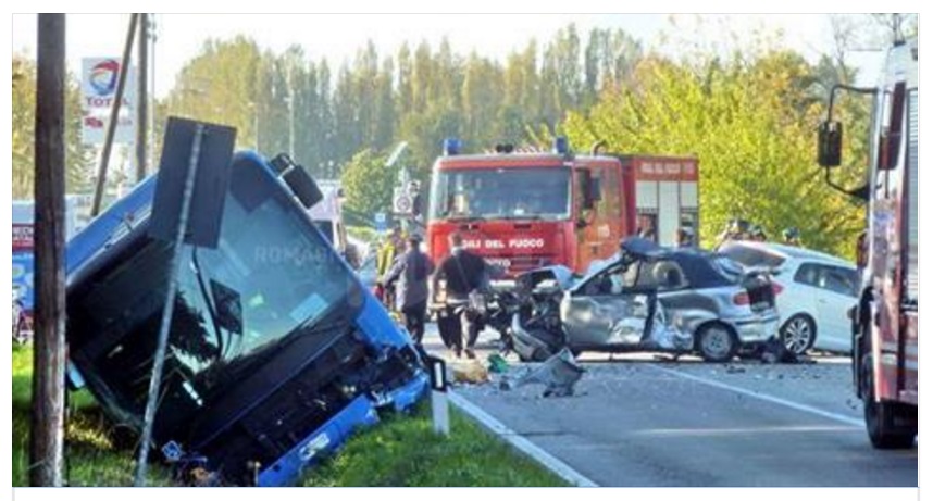 PULLMAN CARICO DI STUDENTI CONTRO UN'AUTO: UN'LATRA TRAGEDIA SULLA STRADA - 22/09/2016