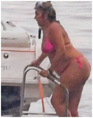 CURVE MORBIDE IN BELLA VISTA: SI MOSTRA COSI' E I FAN NON CREDONO AI PROPRI OCCHI - L'AVETE RICONOSCIUTA? - 25/09/2016