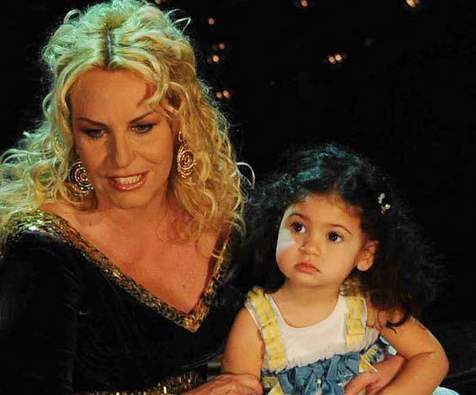 LEI E' LA FIGLIA DI ANTONELLA CLERICI DA PICCOLA. ECCO COME E' DIVENTATA OGGI - FOTO - 06/11/2016