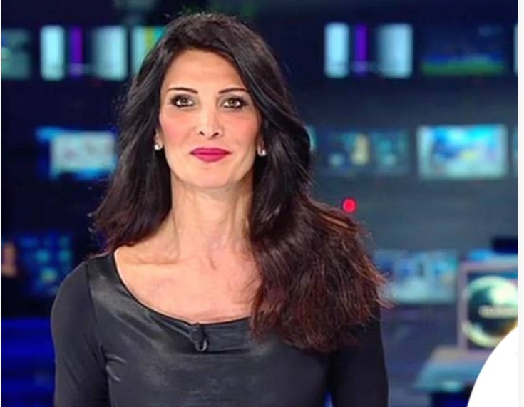 TUTTI CONOSCIAMO ELENA GUARNIERI PER LA SERIETA' DEL TG: RESTERETE STUPITI NEL VEDERLA IN COSTUME IN RELAX - 25/12/2016