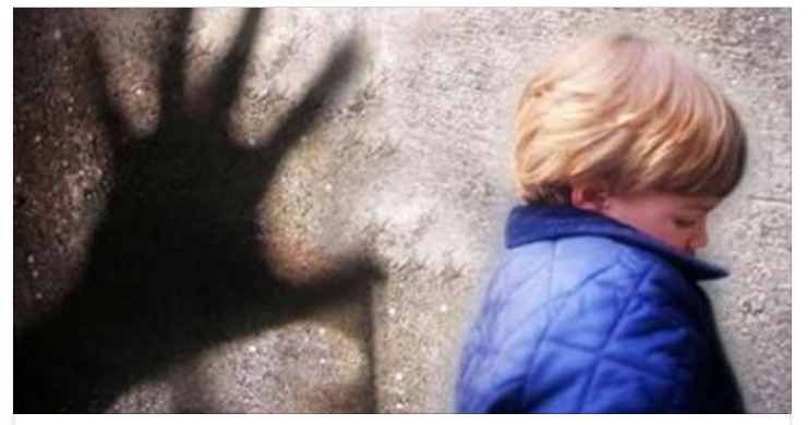 PAPA' COSTRINGE IL FIGLIO 12ENNE A FARE SESSO CON SUA MADRE: ECCO COSA ACCADEVA IN CASA - 11/02/2017