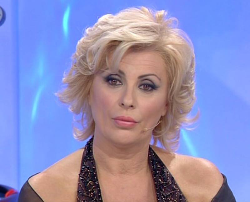 AVETE MAI VISTO I FIGLI DI TINA CIPOLLARI?  RESTERETE SORPRESI A VEDERE I PICCOLI DELLA VAMP PIU' CHIACCHIERATA D'ITALIA - 11/02/2017