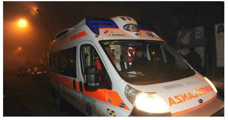 RAGAZZA DI 17 ANNI SI LANCIA DA UN'AUTO IN CORSA E VIENE TRAVOLTA: UNA SCENA IMPRESSIONANTE - 13/02/2017