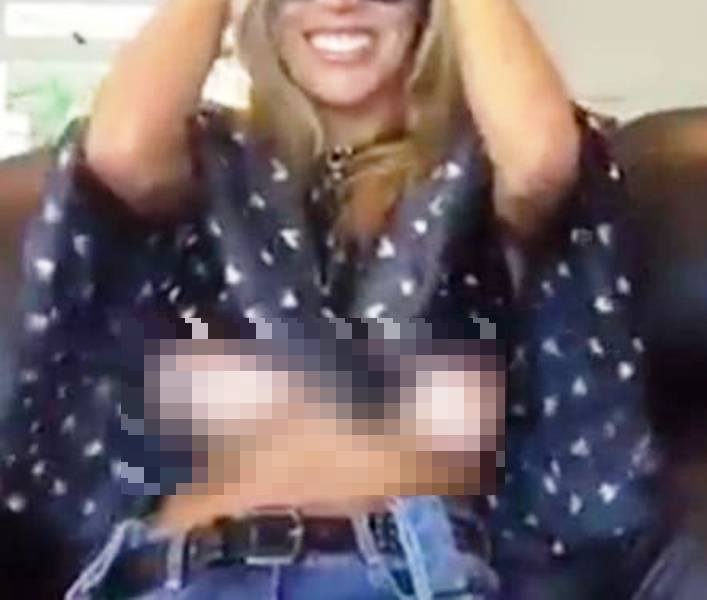 ''ODDIO COPRITI LE TETTE'' UN INCIDENTE BOLLENTE DIVENTA SUBITO VIRALE: LA BELLA VIP IN DIRETTA SU FACEBOOK SI SISTEMA I CAPELLI E... - 18/02/2017