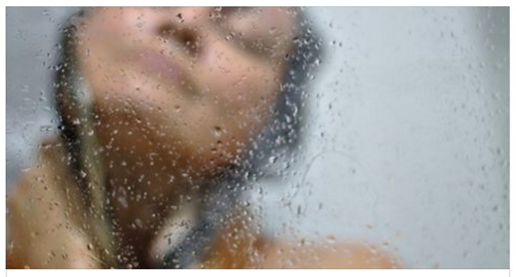 CHE COSA FANNO LE DONNE QUANDO SONO SOLE IN CASA? SOPRATUTTO LA NUMERO 2 - FOTOGALLERY - 21/02/2017