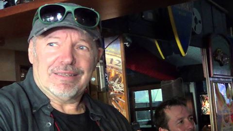 VASCO ROSSI, AVETE MAI VISTO I SUOI FIGLI? ECCO COME SONO DAVIDE E LORENZO CHE HA RICONOSCIUTO 17 ANNI DOPO: RESTERETE SORPRESI - 26/02/2017
