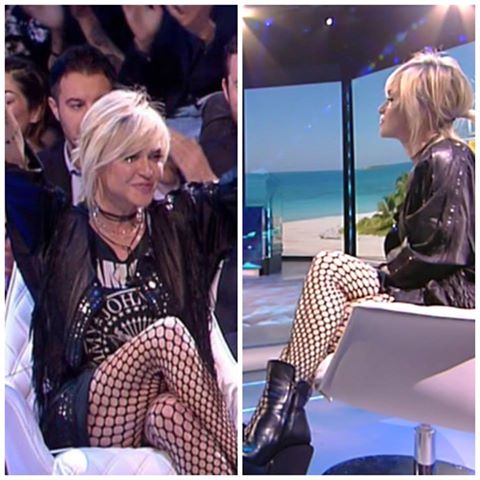 ISOLA DEI FAMOSI: CI AVETE FATTO CASO? APPENA PAOLA BARALE VIENE INQUADRATA SCATTA LA REAZIONE DEL WEB - 28/02/2017