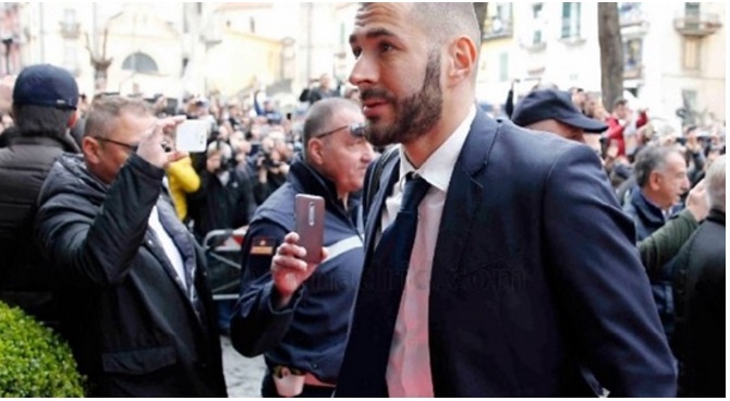CLAMOROSO MESSAGGIO DI BENZEMA AI NAPOLETANI: ''VOGLIO DIRVI UNA COSA'' - 05/03/2017
