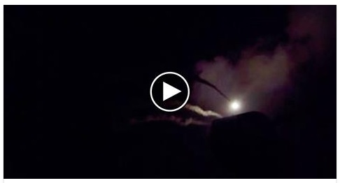 IL MOMENTO DEL LANCIO DEI MISSILI AMERICANI CONTRO LA SIRIA - 07/04/2017