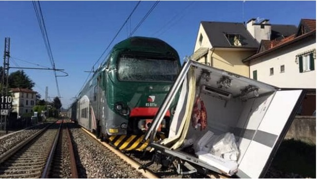 INCIDENTE FERROVIARIO: SUL POSTO AMBULANZE DEL 118 E I VIGILI DEL FUOCO  ''L'IMPATTO E' STATO VIOLENTISSIMO'' - 11/04/2017