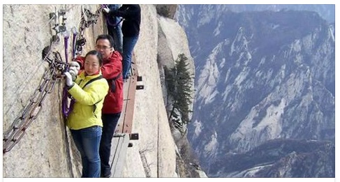 APRE AL PUBBLICO ''STAIRWAY TO HEAVEN'' IL SENTIERO PIU' REMOTO E PERICOLOSO DEL PIANETA - LE FOTO DA BRIVIDI - 13/04/2017