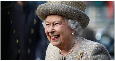LA REGINA ELISABETTA CERCA UN NUOVO MAGGIORDOMO: LA PAGA INDIGNA ''CHE AVARIZIA, SI SERVA DA SOLA'' - 18/04/2017