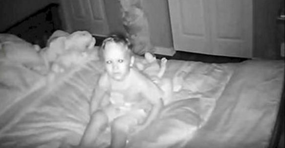BAMBINO DICE AI SUOI GENITORI CHE QUALCUNO GLI PARLA DURANTE LA NOTTE: CIO' CHE SCOPRE LA MADRE E'... - 20/04/2017
