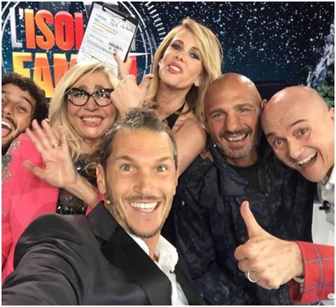 ''MIO PADRE BEVEVA E PICCHIAVA LE DONNE'' LA TRISTE RIVELAZIONE IN DIRETTA TV - 26/04/2017