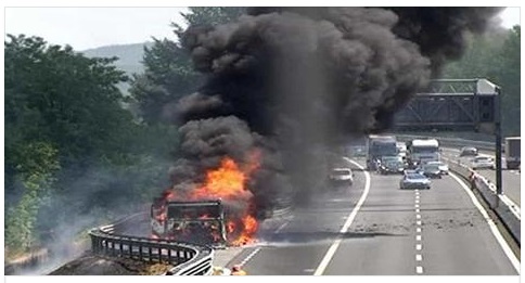 FIAMME E PAURA IN AUTOSTRADA - LA SITUAZIONE - 02/05/2017