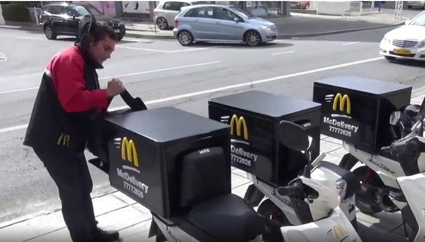 MCDONALD'S ANNUNCIA IL SERVIZIO DI CONSEGNA A DOMICILIO: ECCO LA CITTA' DA DOVE STA PER ENTRARE IN FUNZIONE - 03/05/2017