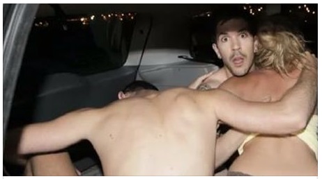 SCANDALO A ROMA: TROVA LA FIGLIA IN AUTO CON DUE AMANTI MENTRE LO... - 04/05/2017