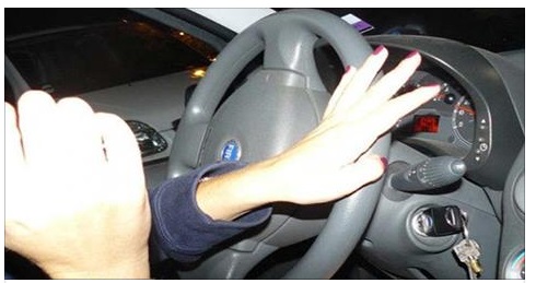 SI TROVA IN TUTTE LE AUTO: MA 90 PERSONE SU 100 NON SANNO DI AVERE QUESTO IMPORTANTISSIMO DISPOSITIVO - 11/05/2017