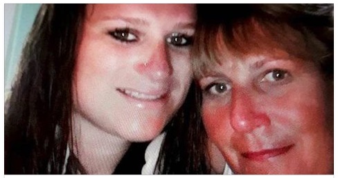 MAMMA E FIGLIA LECCANO I PIEDI AL COMMESSO DEL NEGOZIO: ''NON POSSIAMO CREDERE A CIO' CHE E' SUCCESSO'' - 29/05/2017