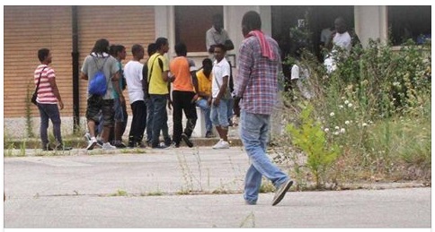 UN PROFUGO UCCIDE UN BIMBO DI 5 ANNI A COLTELLATE: SOTTO SHOCK IL FRATELLINO CHE HA VISTO L'ORRORE - 05/06/2017